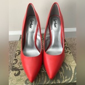 Womens Lime Light Heart Breaker pump heels orange colored size 8.5m new in box.